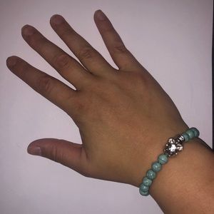 Jewelry: Turquoise Bead w/ Skull Charm Bracelet